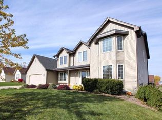 834 E Overlook Way, Oak Creek, WI 53154
