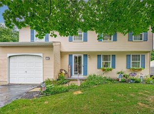 7038 Northview Dr, Lockport, NY 14094