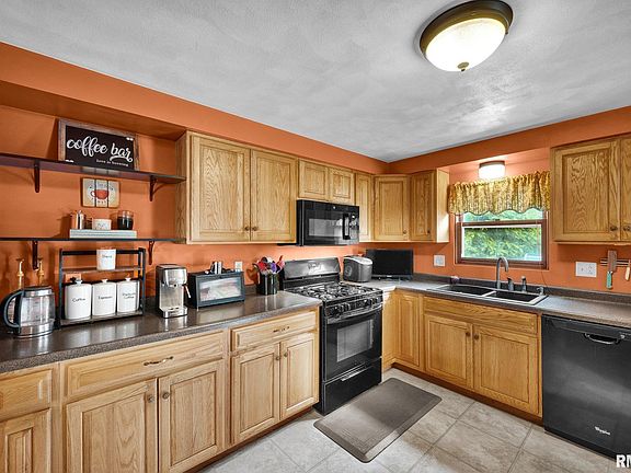 5th image of 2129 Marigold Dr