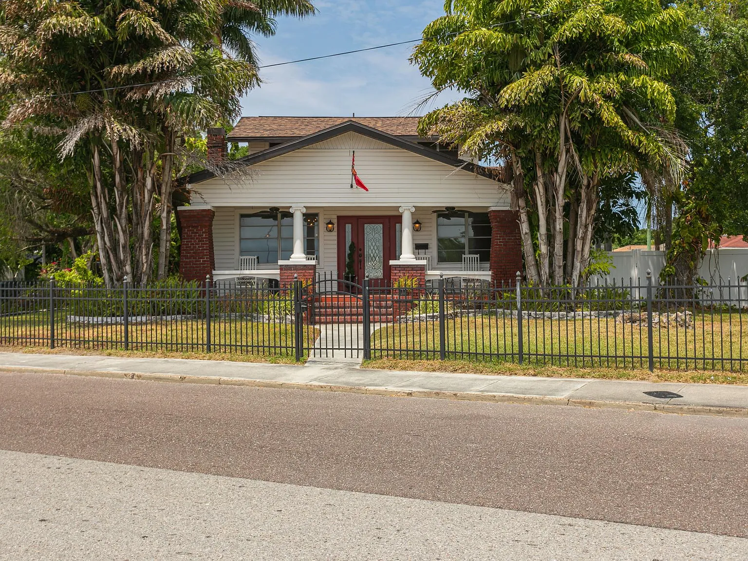 3 bed, 2766 sqft, $4,350 — Photo 2