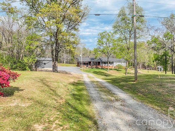 3rd image of 1925 Sojourn Rd