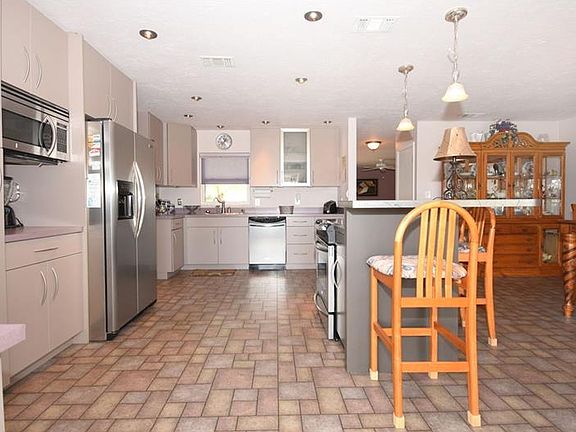 2nd image of 3336 Glouster St