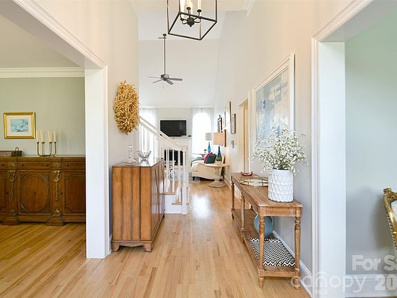 5th image of 1320 Hudson Pl