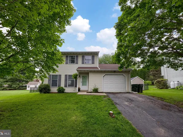 637 Regent Dr, Lancaster, PA 17601