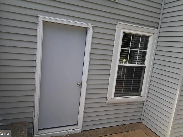 681A Rose Hollow Dr — Photo 37