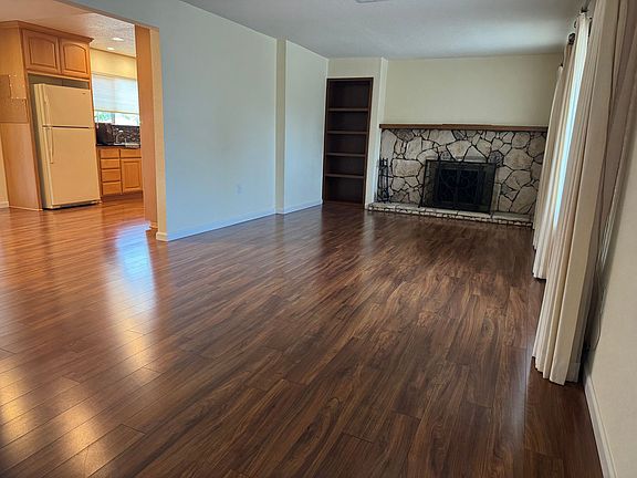 3rd image of 156 Lassen Cir