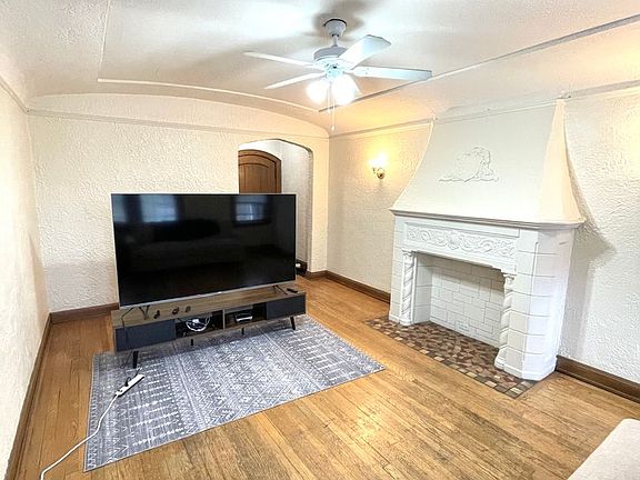 2nd image of 4474 N Oakland Ave #202