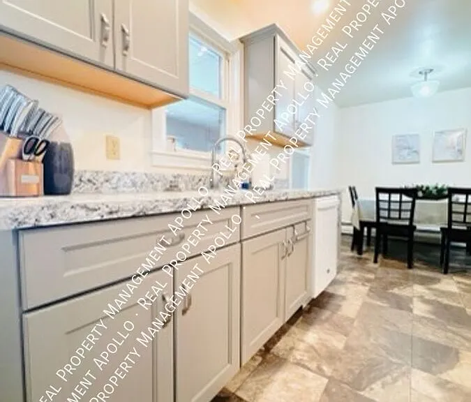 1129 Jordan Ave — Photo 5