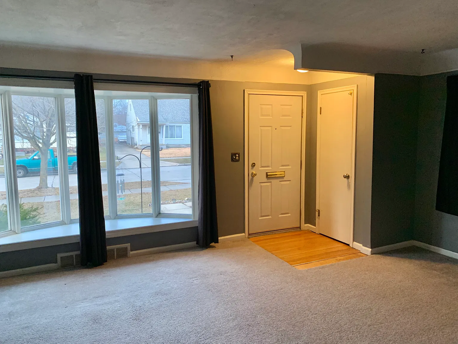 3 bed, 1272 sqft, $1,900 — Photo 4