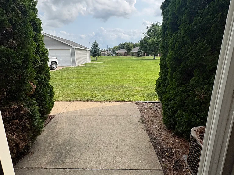 872 Edgewater Dr — Photo 17
