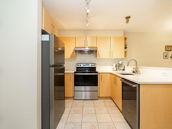 4th image of 7330 Salisbury Ave #111