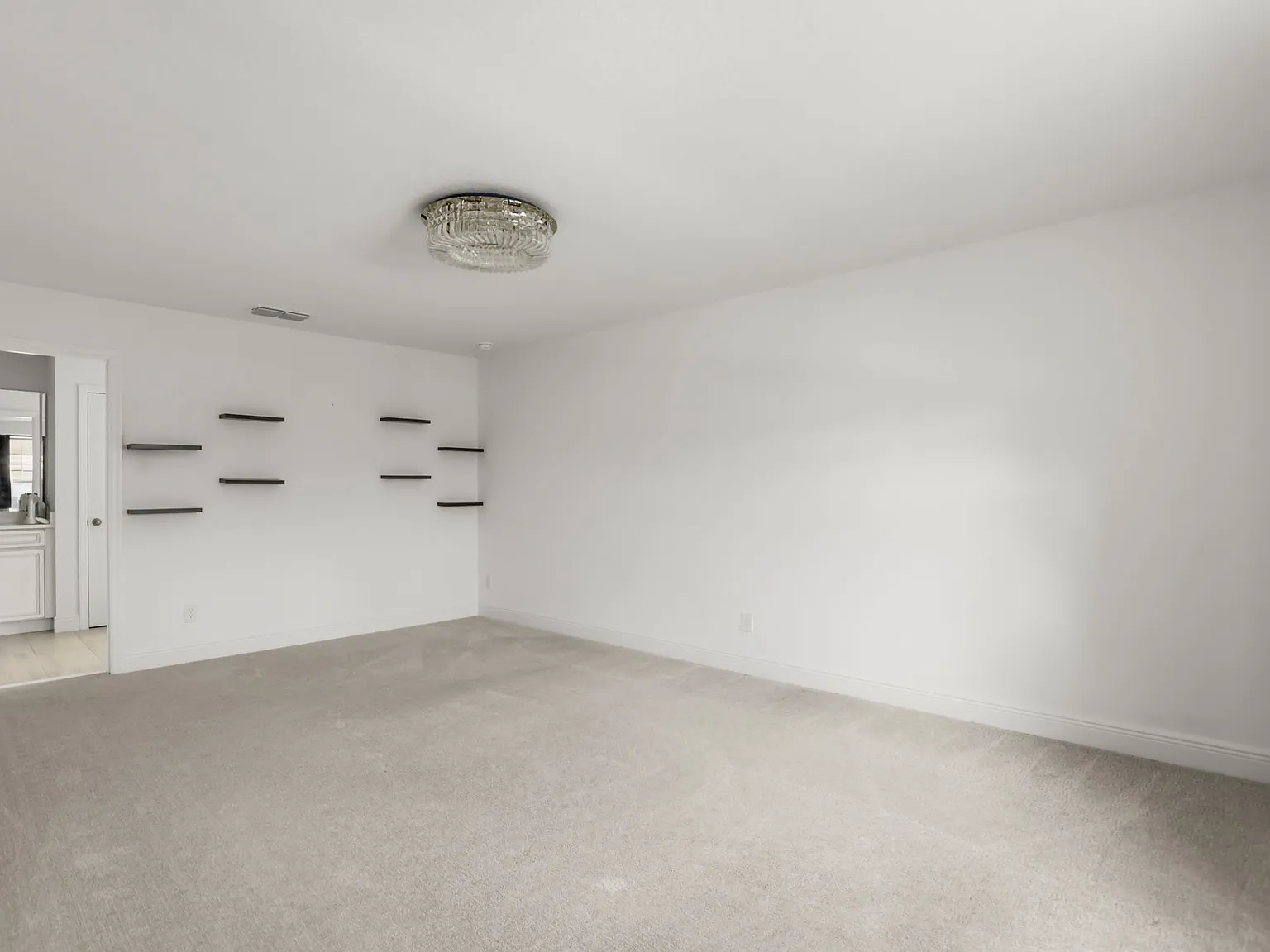 5 bed, 3300 sqft, $3,700 — Photo 4