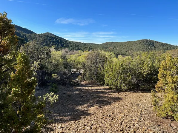 1661A Cerro Gordo Rd, Santa Fe, NM 87501