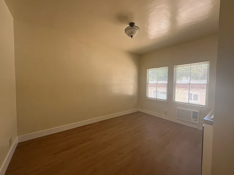 1424 P St #12 — Photo 5