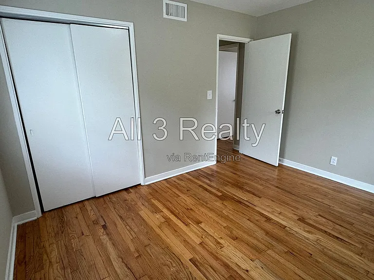 990 Parkwood Dr — Photo 21