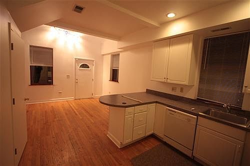 4th image of 1649 N Paulina St #3REAR