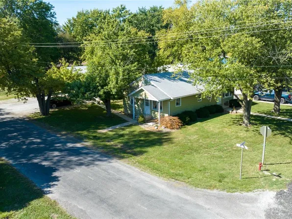 425 Kansas St, Worden, IL 62097