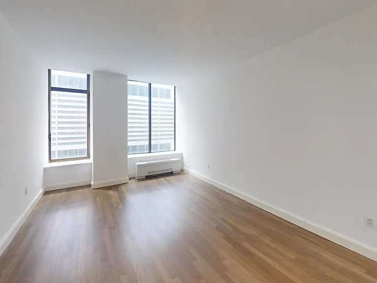 10 Hanover Square — Photo 110