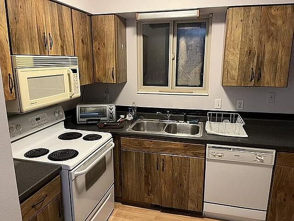 4th image of 3333 W Danube Dr