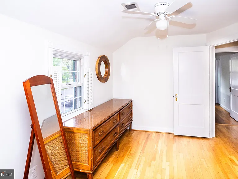 1207 N Livingston St — Photo 24