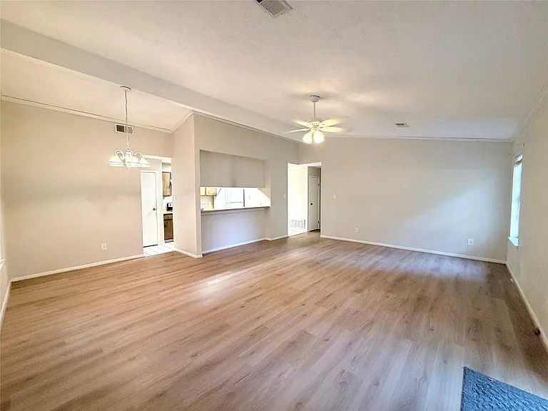 1318 Sand Stone Dr — Photo 2