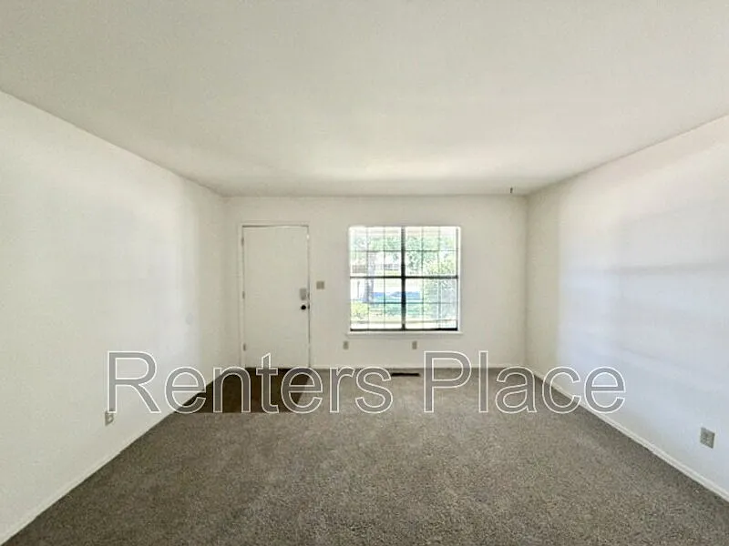 3 bed, 2.0 bath, 1380 sqft, $1,425 — Photo 2