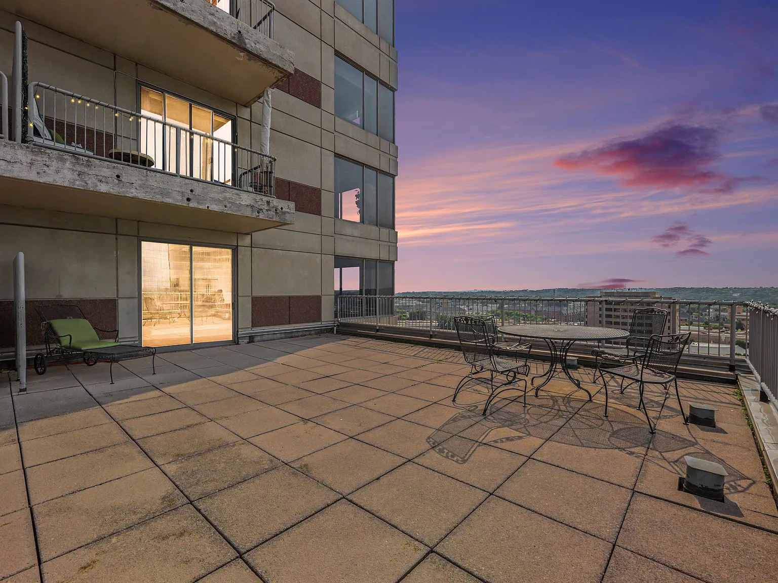 1 bed, 1100 sqft, $3,995 — Photo 4