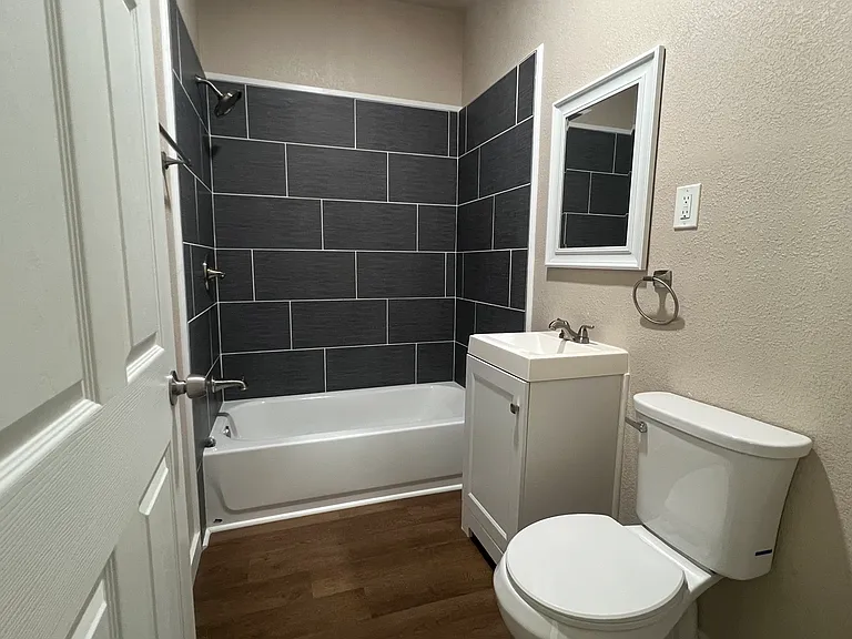 1709 Durham Ave — Photo 10
