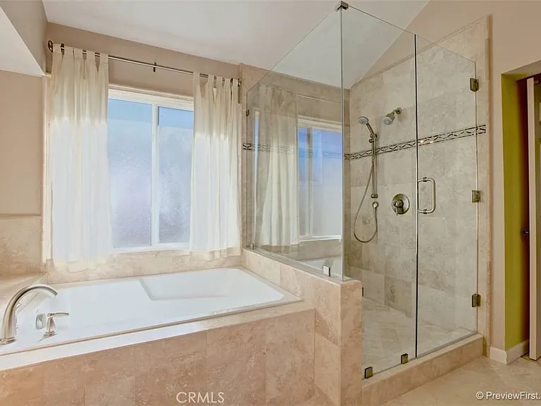 12 Woodlawn — Photo 20