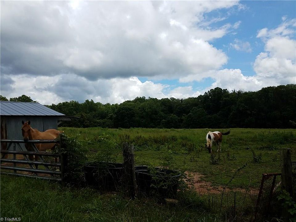 2nd image of 661 Meadowview Rd