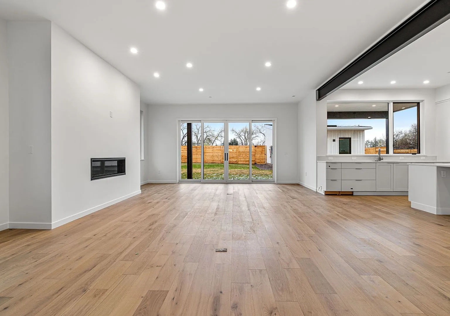 Luxury Living 5 Bed 5 Bath New Home Located In Boulder- Available Now! — Photo 4