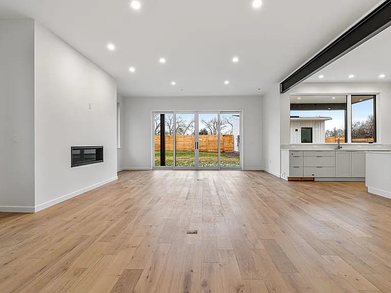 2155 Vine Ave — Photo 4