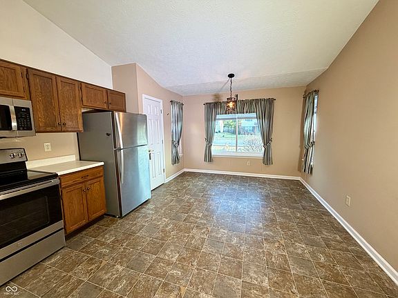 3rd image of 1019 Killian Dr