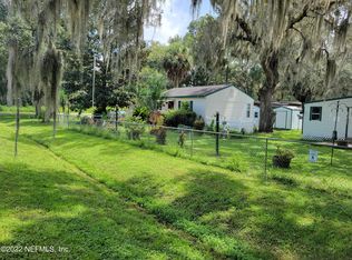 101 Magnolia Dr, Satsuma, FL 32189