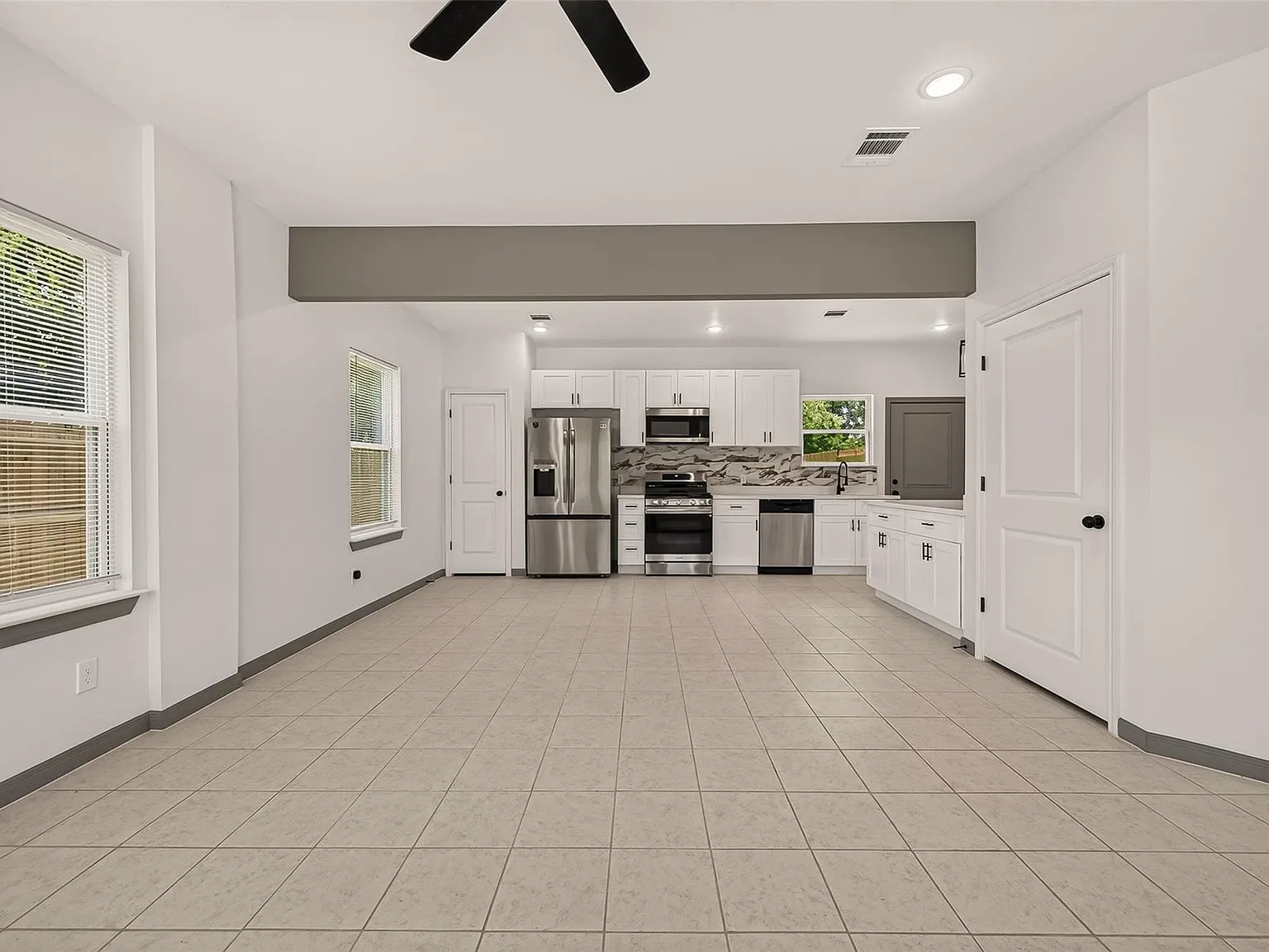 3 bed, 2.0 bath, 1272 sqft, $1,900 — Photo 2