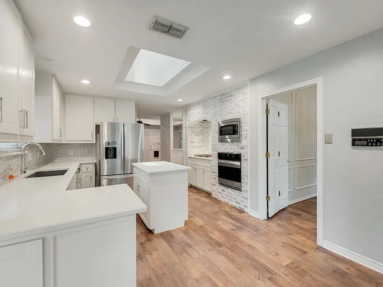 212 Steamboat Dr — Photo 7
