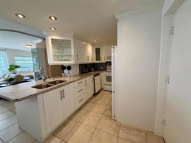 220 Kings Point Dr #501 — Photo 9