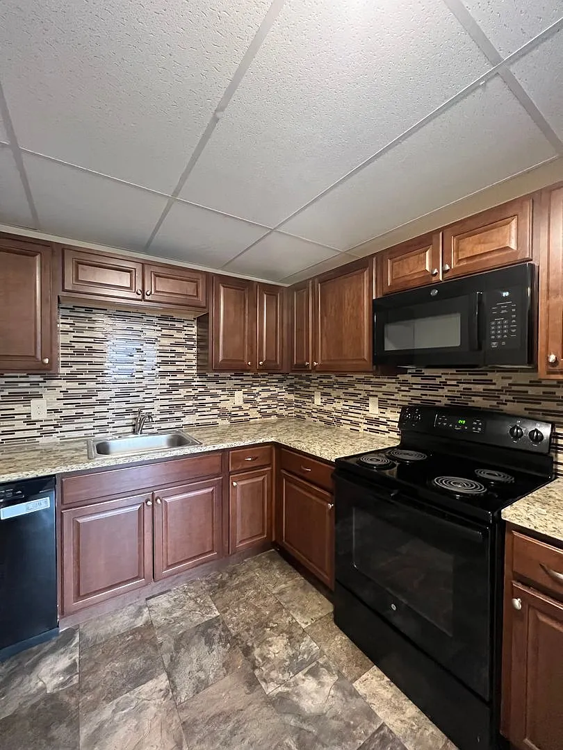 200 Bunker Hill Rd — Photo 2
