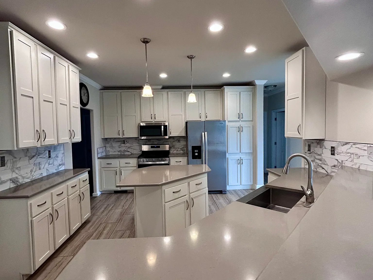 4 bed, 2400 sqft, $2,500 — Photo 3