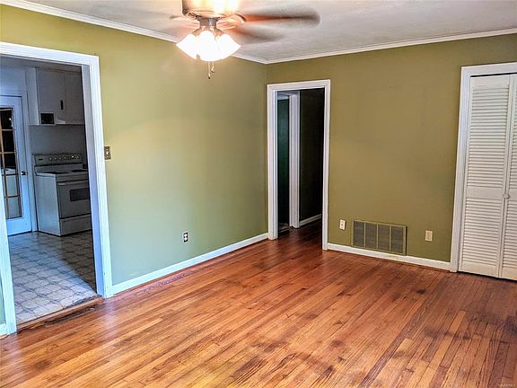 4th image of 1166 Lakewood Dr