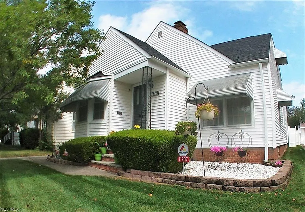 11207 Plymouth Ave photo 1