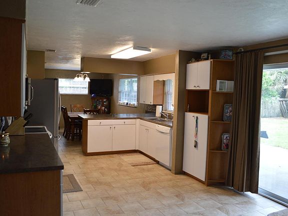 5th image of 1464 Wildrose Ln