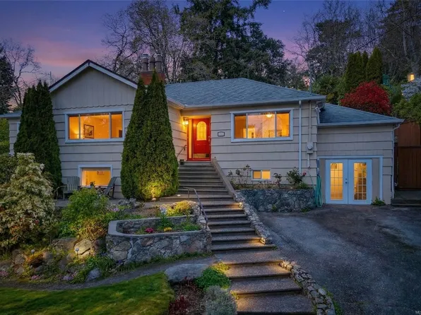 1184 Clovelly Ter, Saanich, BC V8P 1V6