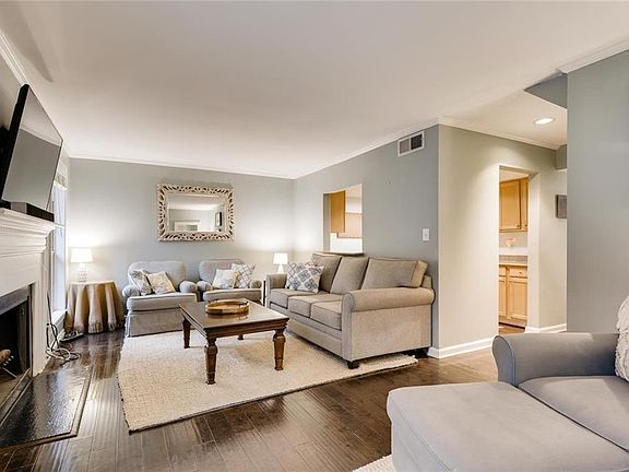 5th image of 3677 Essex Ave #22