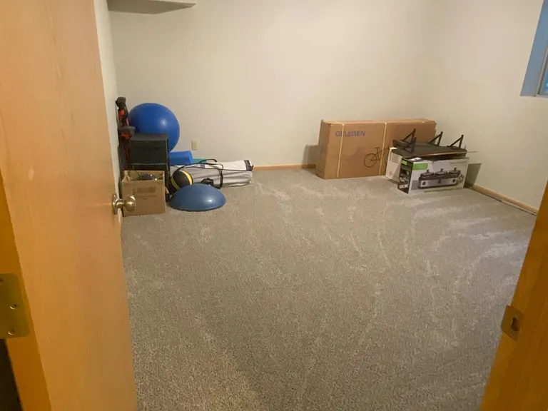 Bedroom 5 (basement)