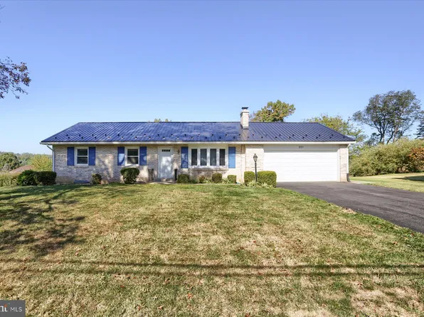 201 Hilltop Rd, Boiling Springs, PA 17007