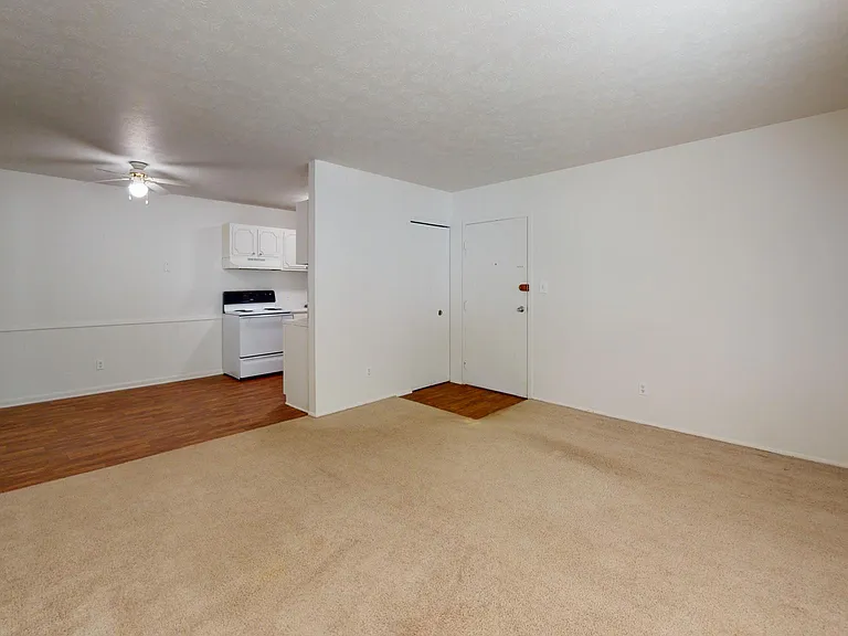 Kendall Manor Apartments — Photo 34