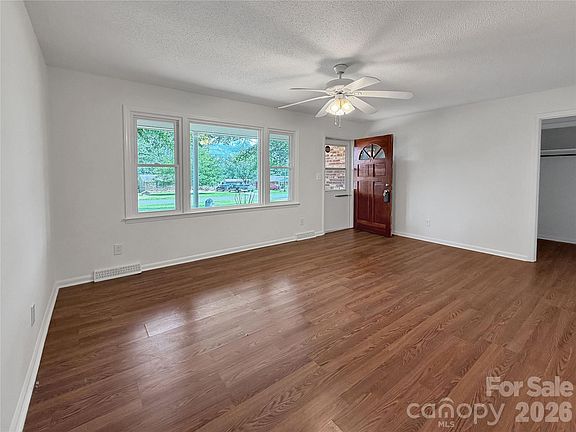 4th image of 112 Croft Dr