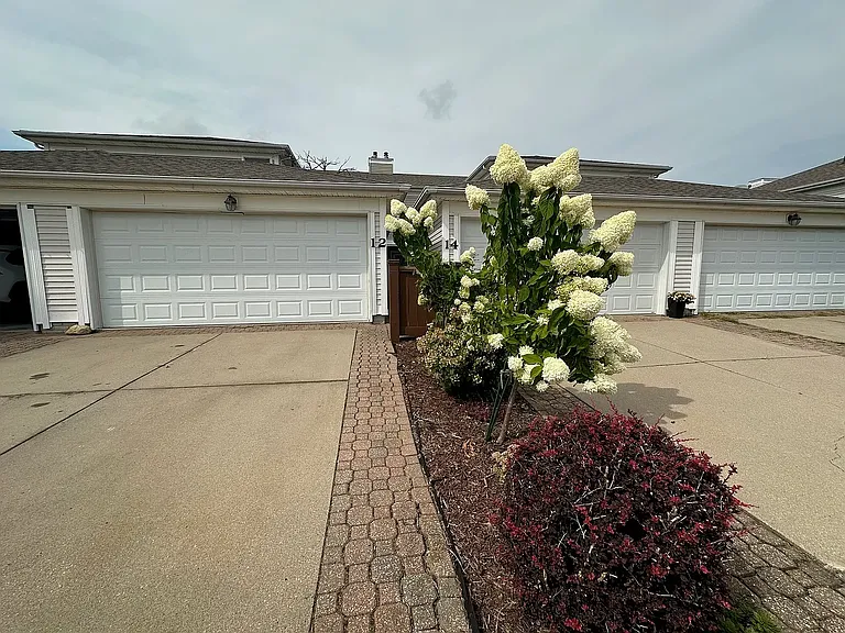 12 Yotzonot Dr — Photo 2