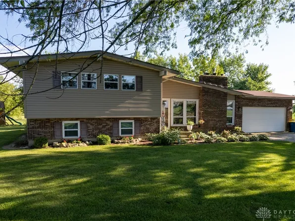 8748 Wengerlawn Rd, Brookville, OH 45309